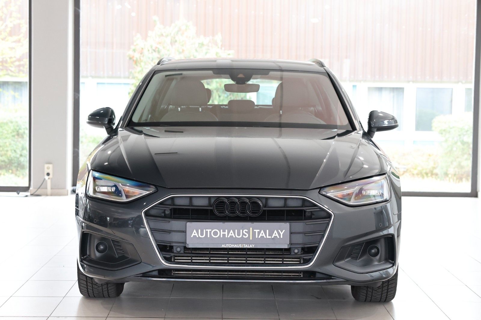Audi A4 Avant 40 TFSI Sitzhzg*KAM*PDC*8-Fach Bereift imagem 2