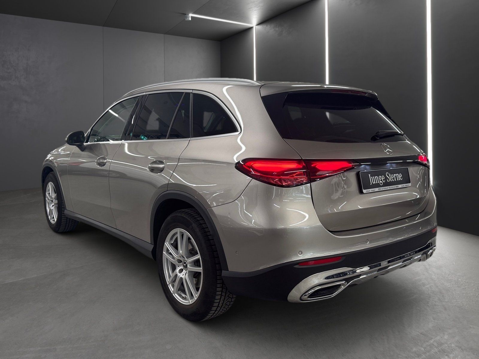 Fahrzeugabbildung Mercedes-Benz GLC 220 d 4M*Avantgarde*Distronic*AHK*DigiLight