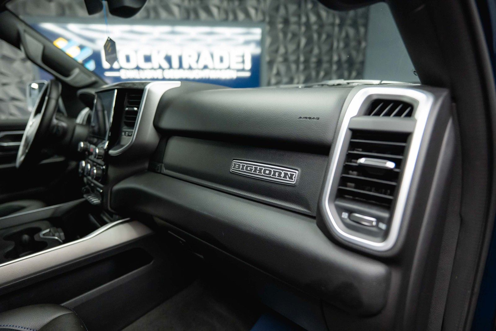 Fahrzeugabbildung Dodge RAM 5.7 V8 HEMI 4x4 OFFROAD NightPaket AXLE LOCK