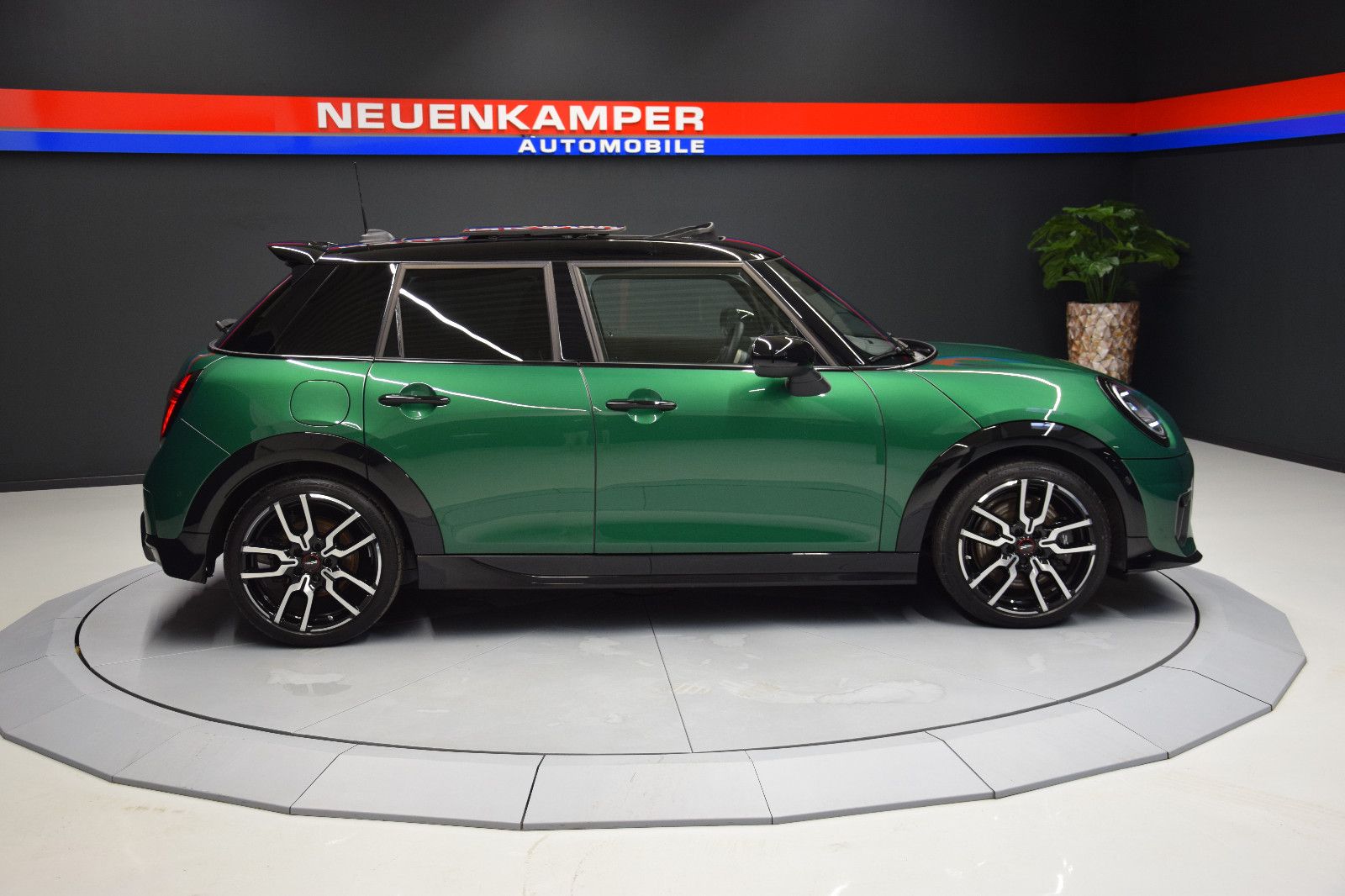 Fahrzeugabbildung MINI Cooper S John Cooper Works Trim 5-Türen Pano HuD