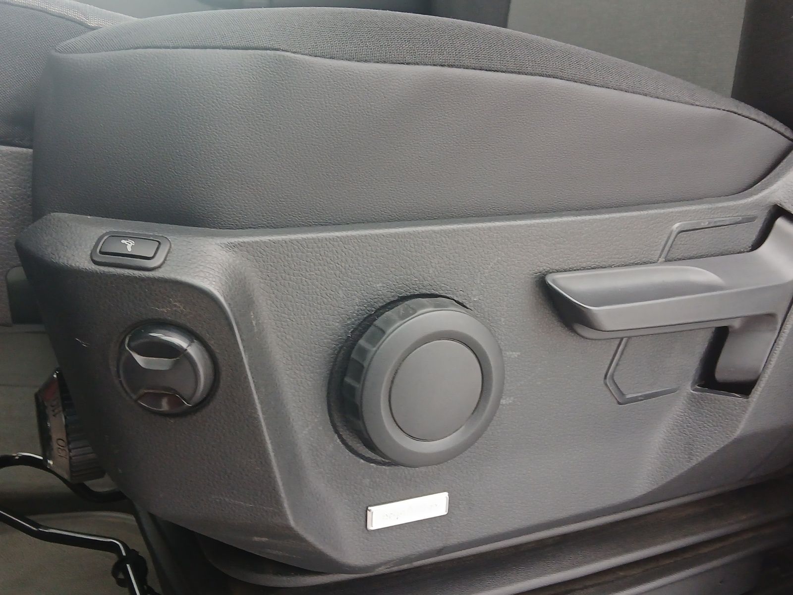 Fahrzeugabbildung Volkswagen Crafter Kasten 35 MR HD AHK Klima RFK