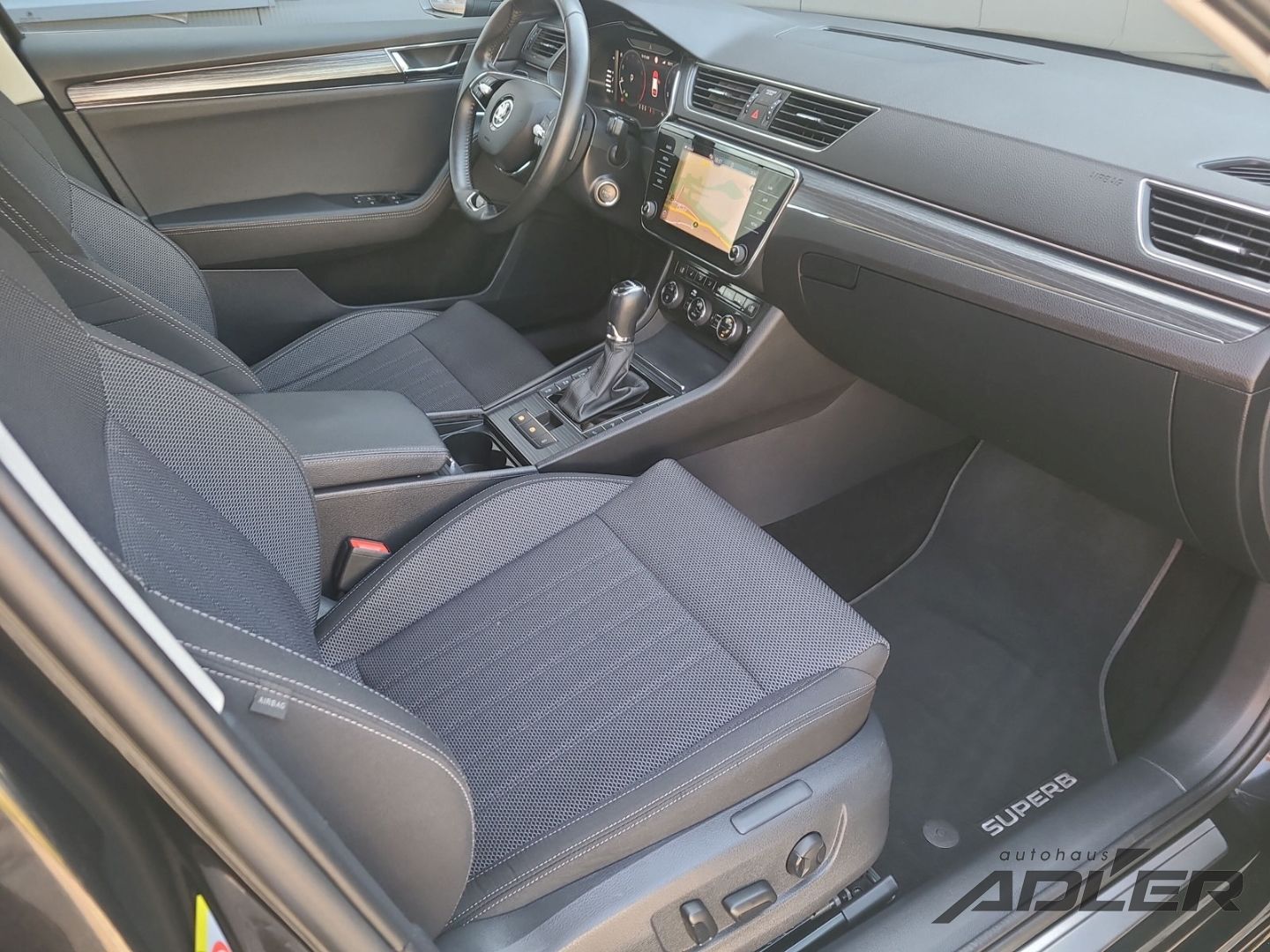 Skoda Superb Combi 2,0 TSI DSG Style AHZV Navi foto 10
