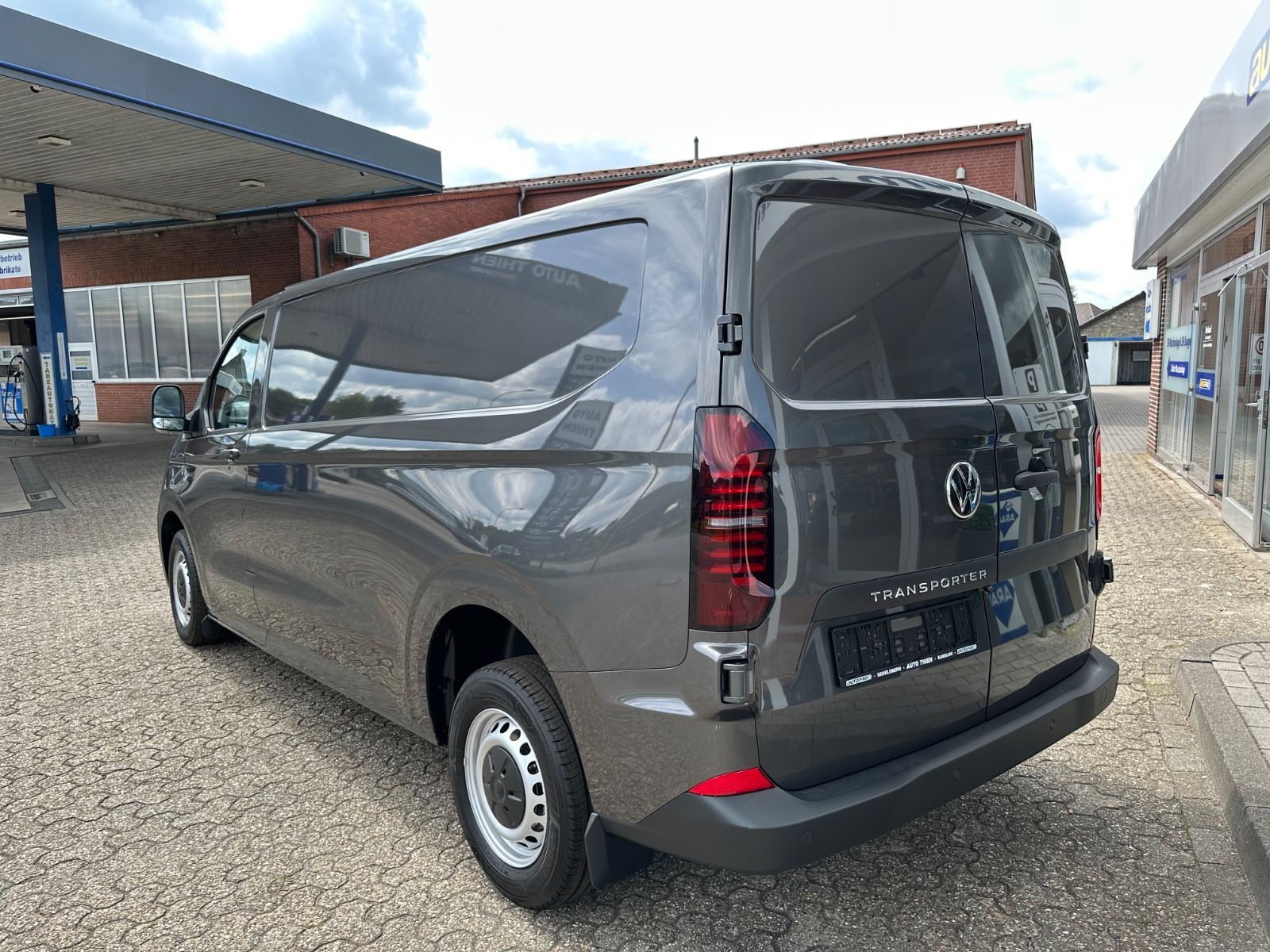 Fahrzeugabbildung Volkswagen T7 Transporter Kasten 2.0 TDI LR Navi/GRA/LED/EP