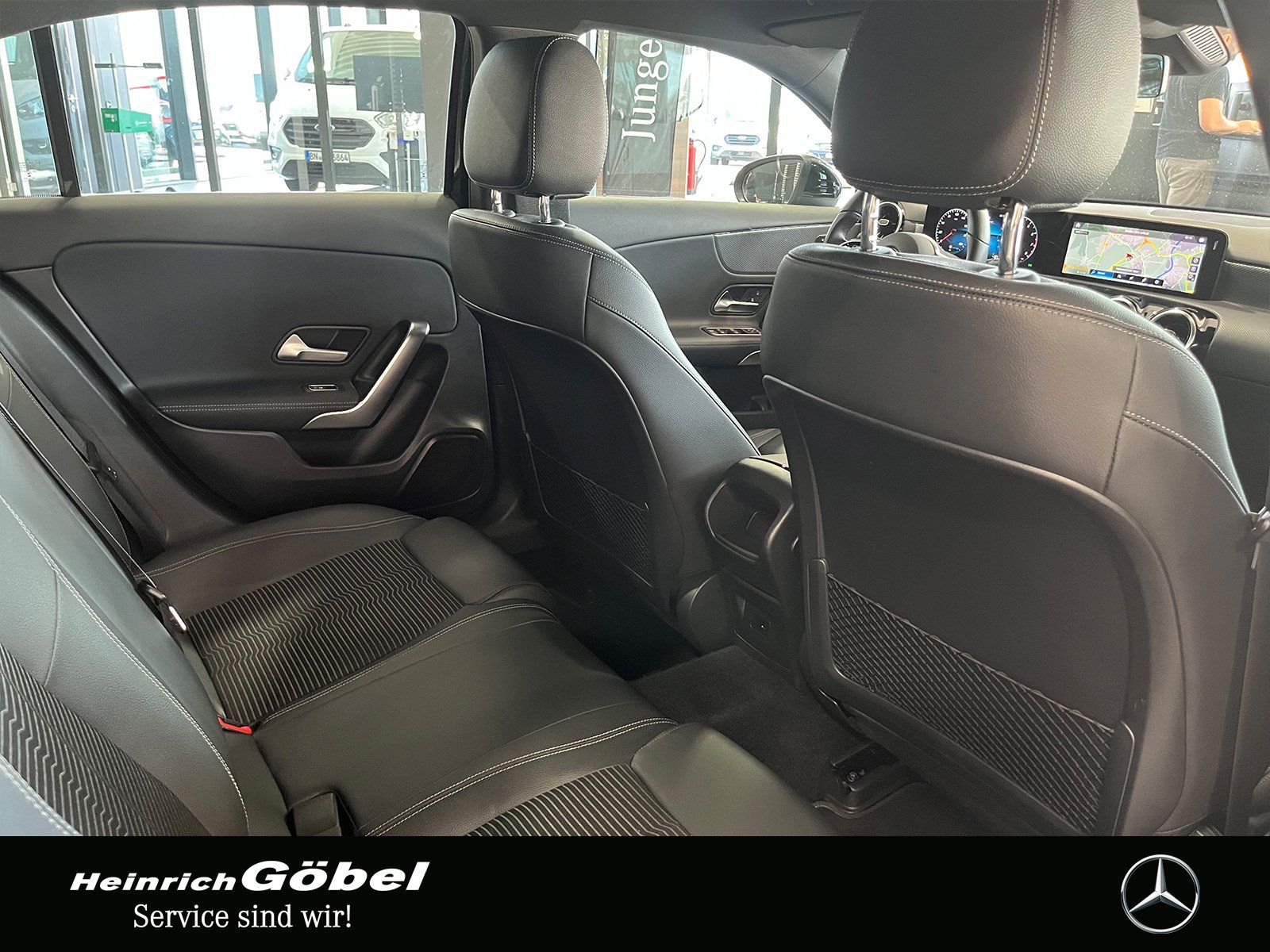Fahrzeugabbildung Mercedes-Benz A 180 PROGRESSIVE+LED+NAVI+SHZ+CARPLAY