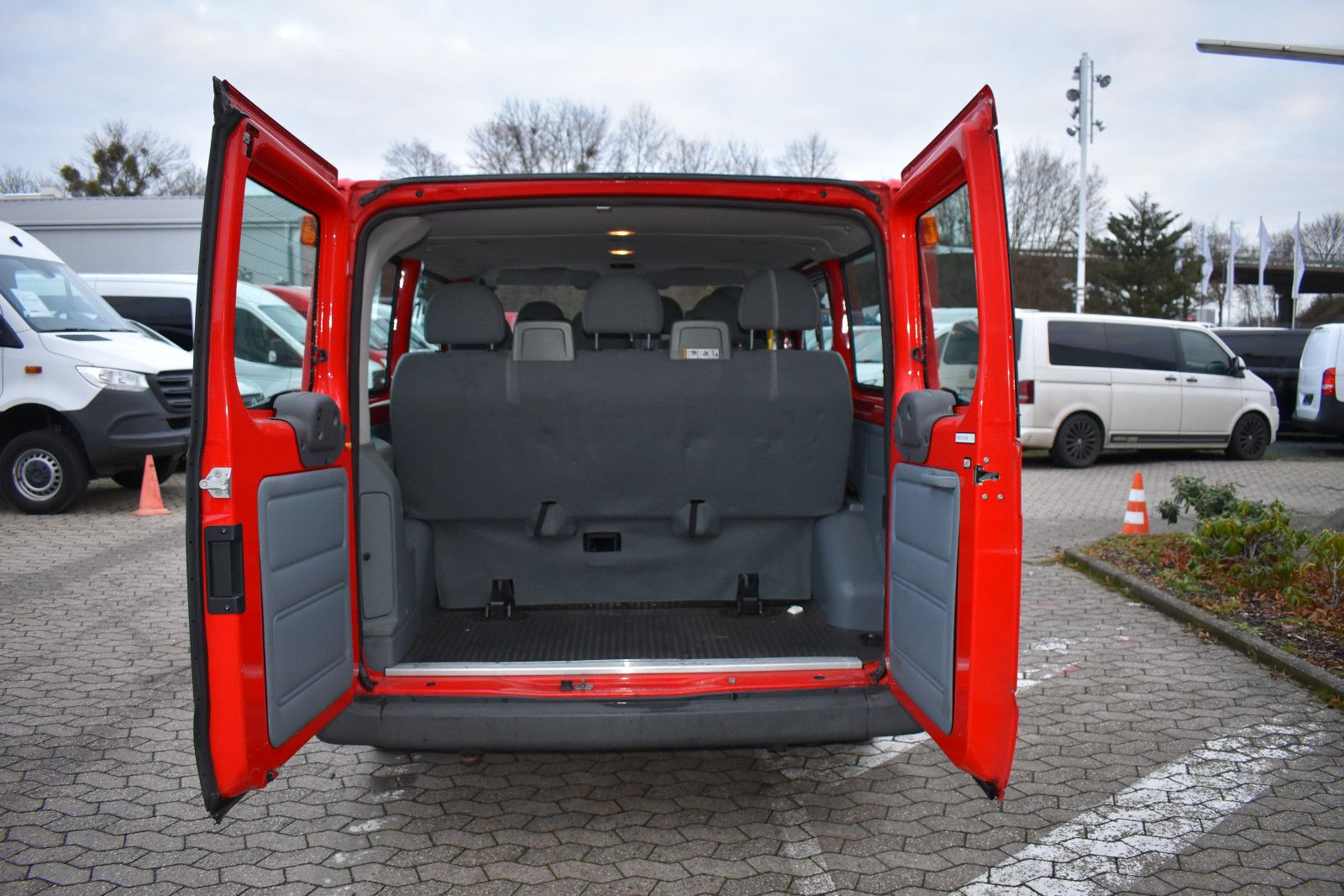 Fahrzeugabbildung Ford Transit Kombi FT 280 K Behindertengerecht *1649