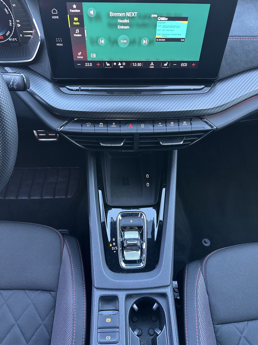 Fahrzeugabbildung SKODA Octavia Combi 1.4 TSI DSG RS iV NAV+LED+VCOCK+PP