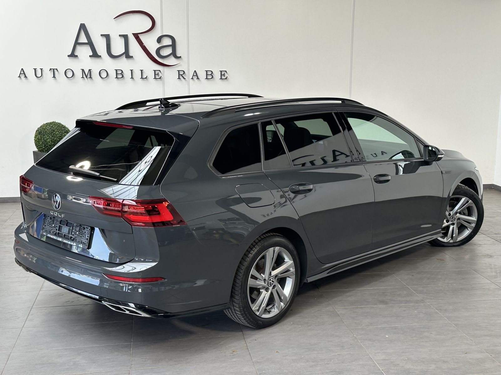 Fahrzeugabbildung Volkswagen Golf Variant 2.0 TDI DSG R-Line NAV+LED+PANO+ACC