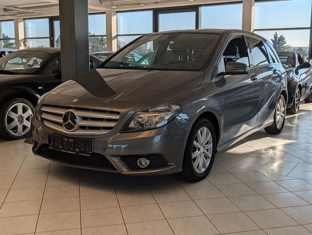 Mercedes-Benz B180d Automatik NAVI Leder LED AHK