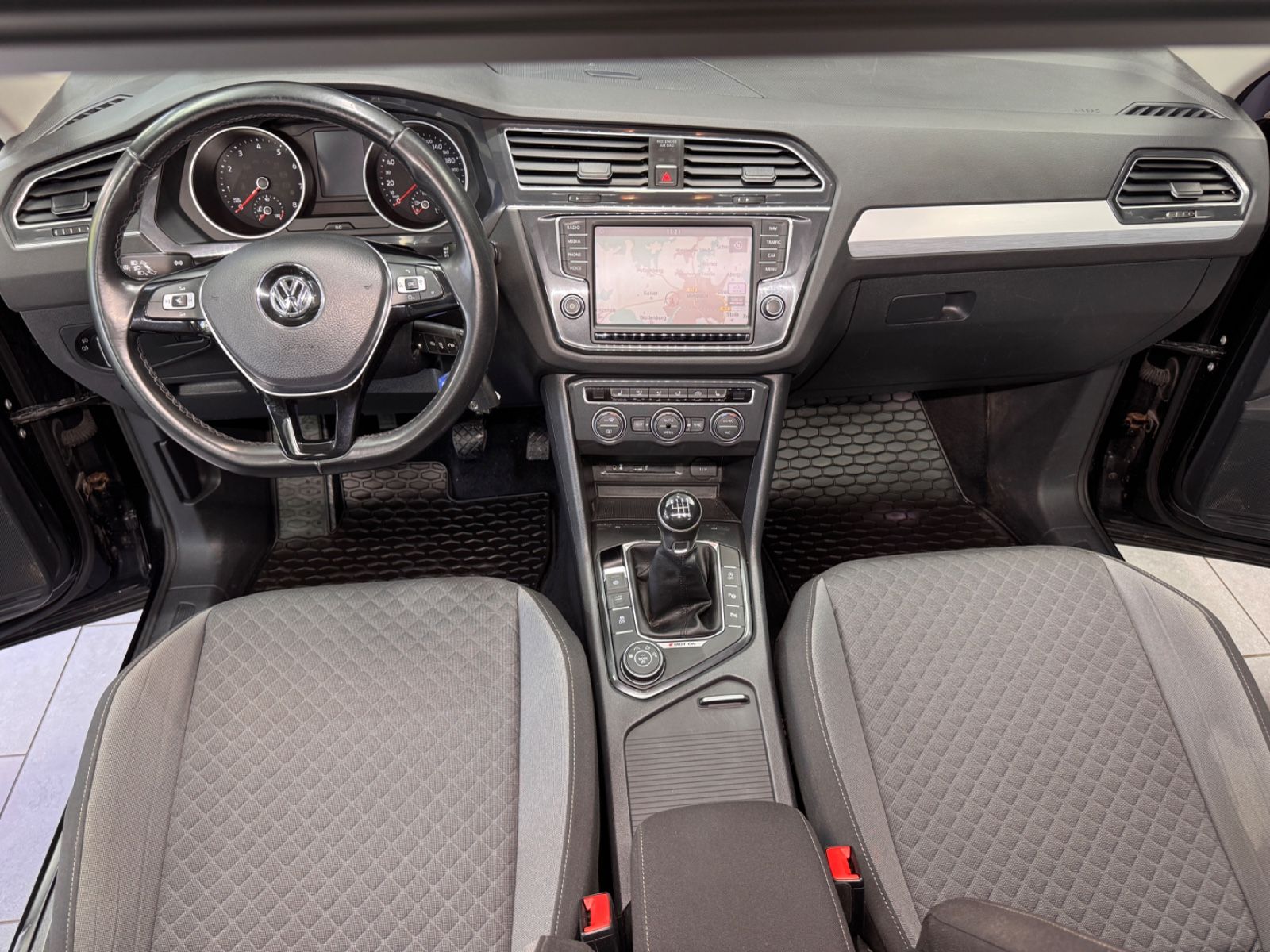 Fahrzeugabbildung Volkswagen Tiguan Comfortline 4Motion|NAVI|KAMERA|1.HAND