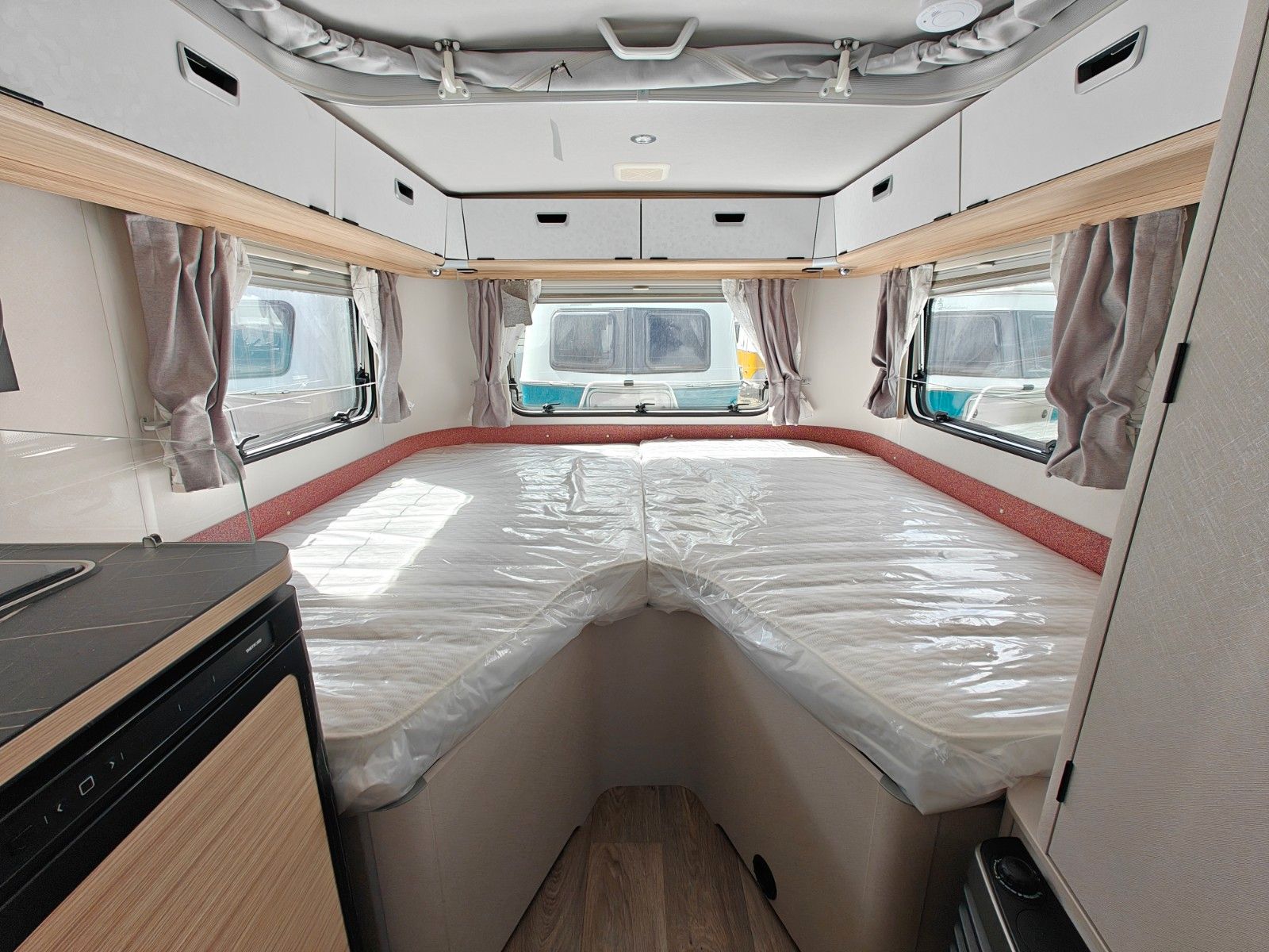Fahrzeugabbildung HYMER / ERIBA / HYMERCAR Touring 542 Tango Red - JETZT 6.844€ SPAREN !!!