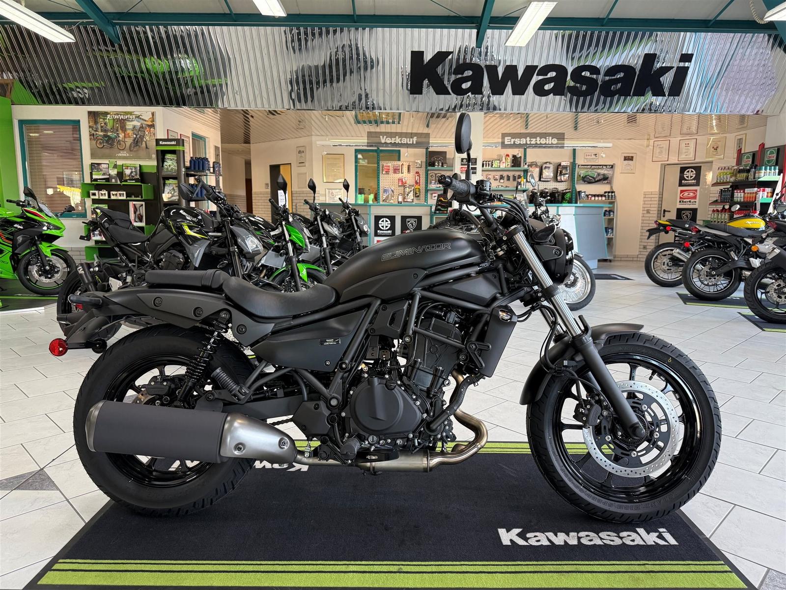 Kawasaki Eliminator 500 **Modell 2025** **erst 50KM