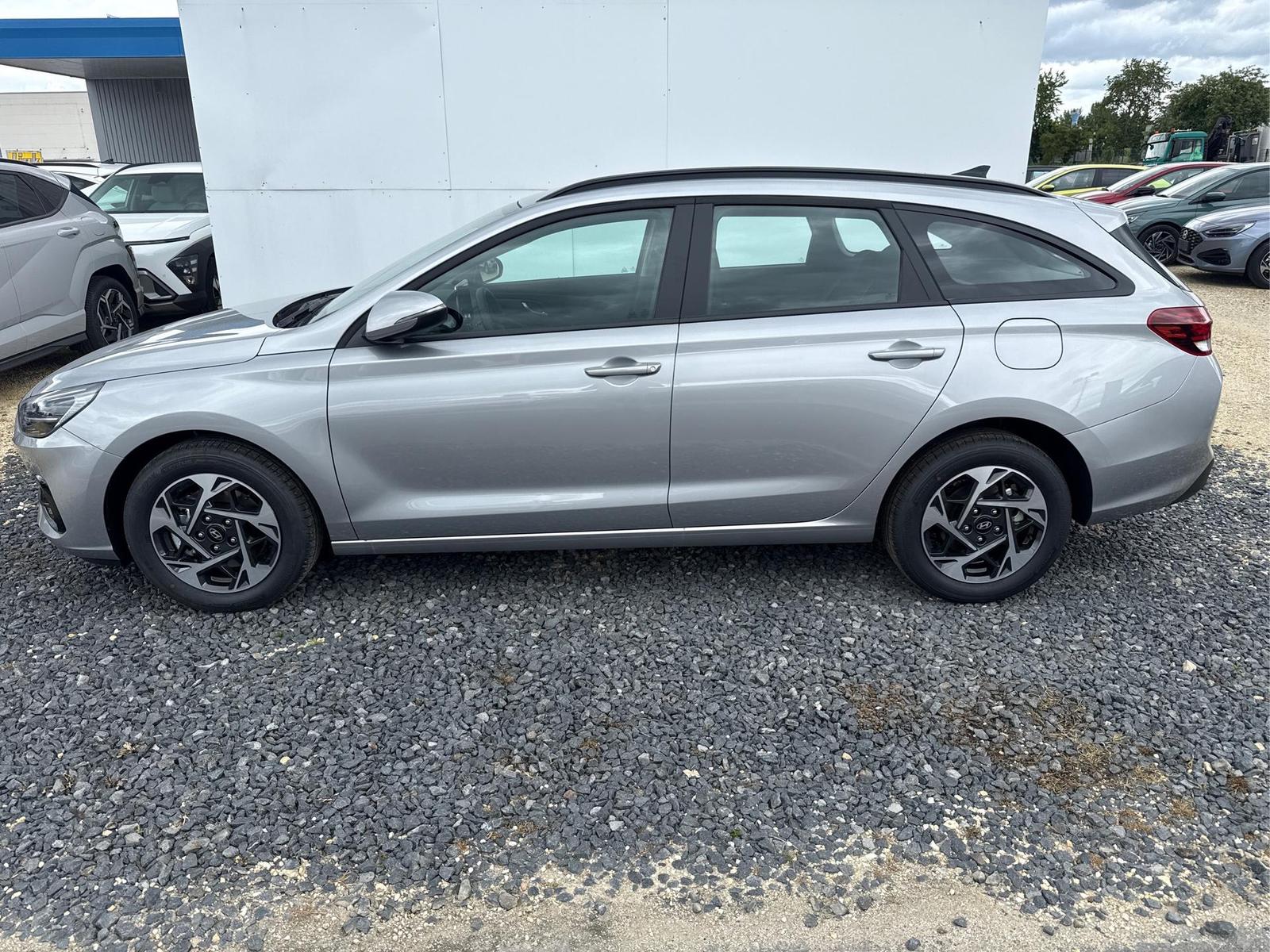 Hyundai i30 Kombi STYLE NAVI RFK SHZ PDC ALU 1.0 T-GD...