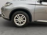 Mitsubishi Outlander Plus 4WD 2.2 DI-D Autom. 7-Sitzer AHK - Mitsubishi Outlander: 7