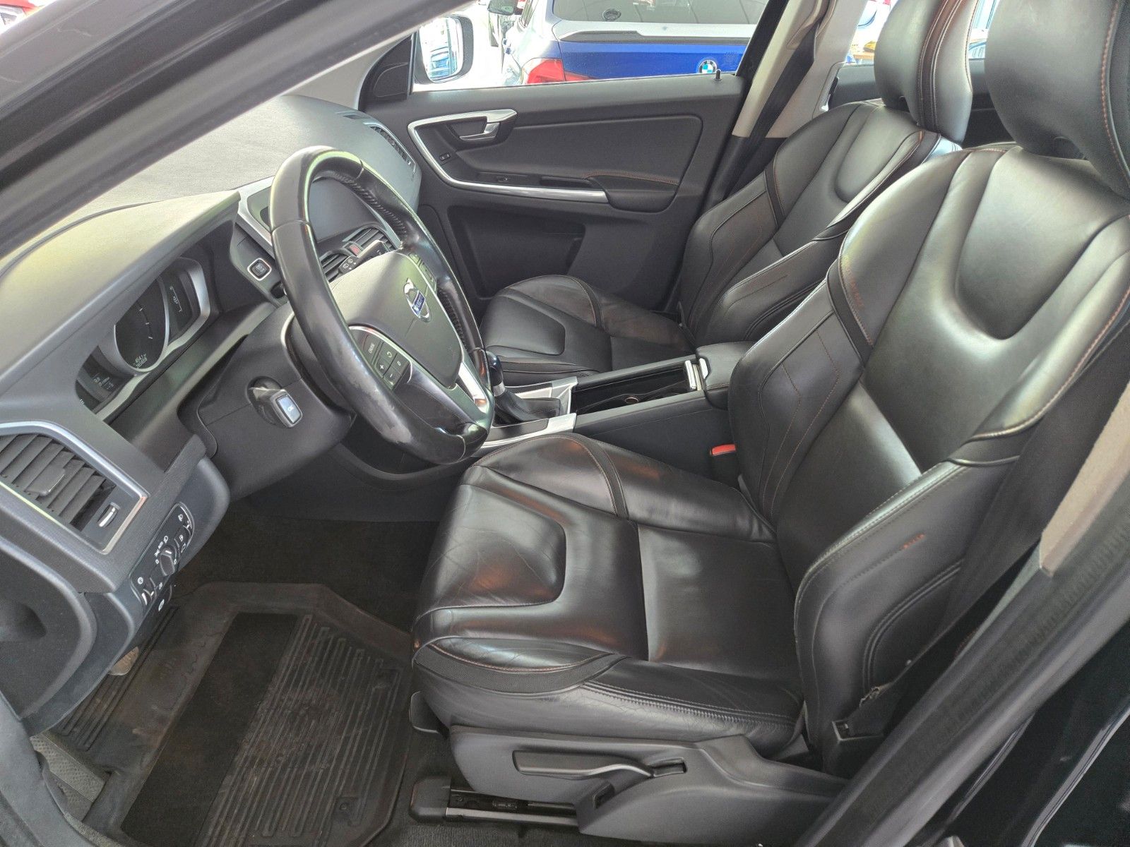 Fahrzeugabbildung Volvo XC60* D4 AWD, Ocean Race AWD