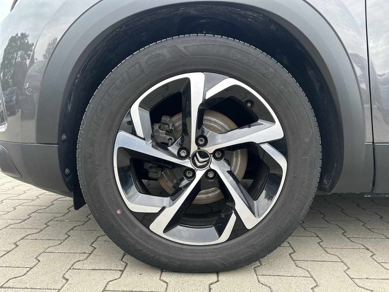 Fahrzeugabbildung Citroën C5 Aircross 2.0 HDI SHINE 180EAT*Navi* - mit KI generiert/bearbeitet