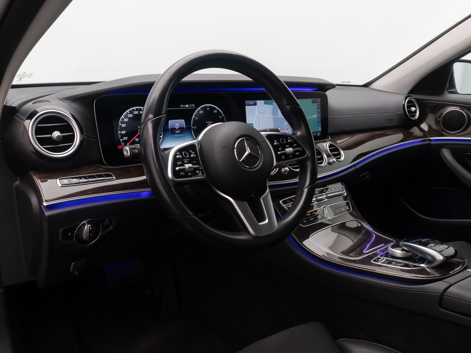 Fahrzeugabbildung Mercedes-Benz E 300 de Widscreen 360&deg; DAB AHK FahrAss HiFi 18"