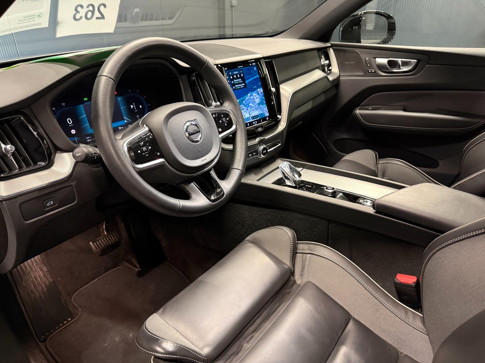Volvo XC60 Plus Dark AWD *21Zoll*PANORAMA*Kristallglas