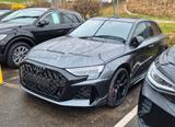 Audi RS3 Sportback *Ceramic*Schalensitze*Pano*Matrix* - : Grau, Sportfahrwerk
