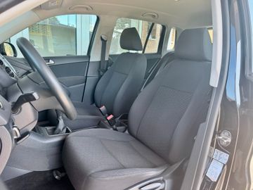 Volkswagen Tiguan - 11