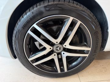 Mercedes V 220 - 4