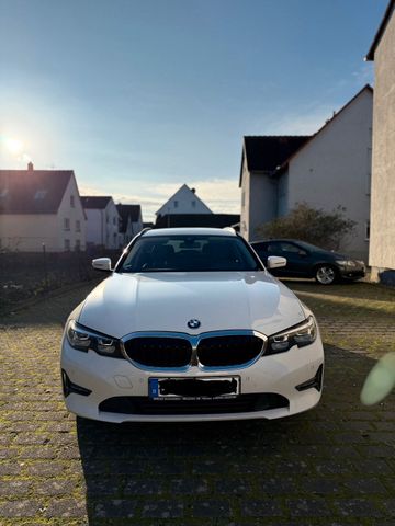 BMW 318d Touring - NAVI, XENON, H&K, SPORT