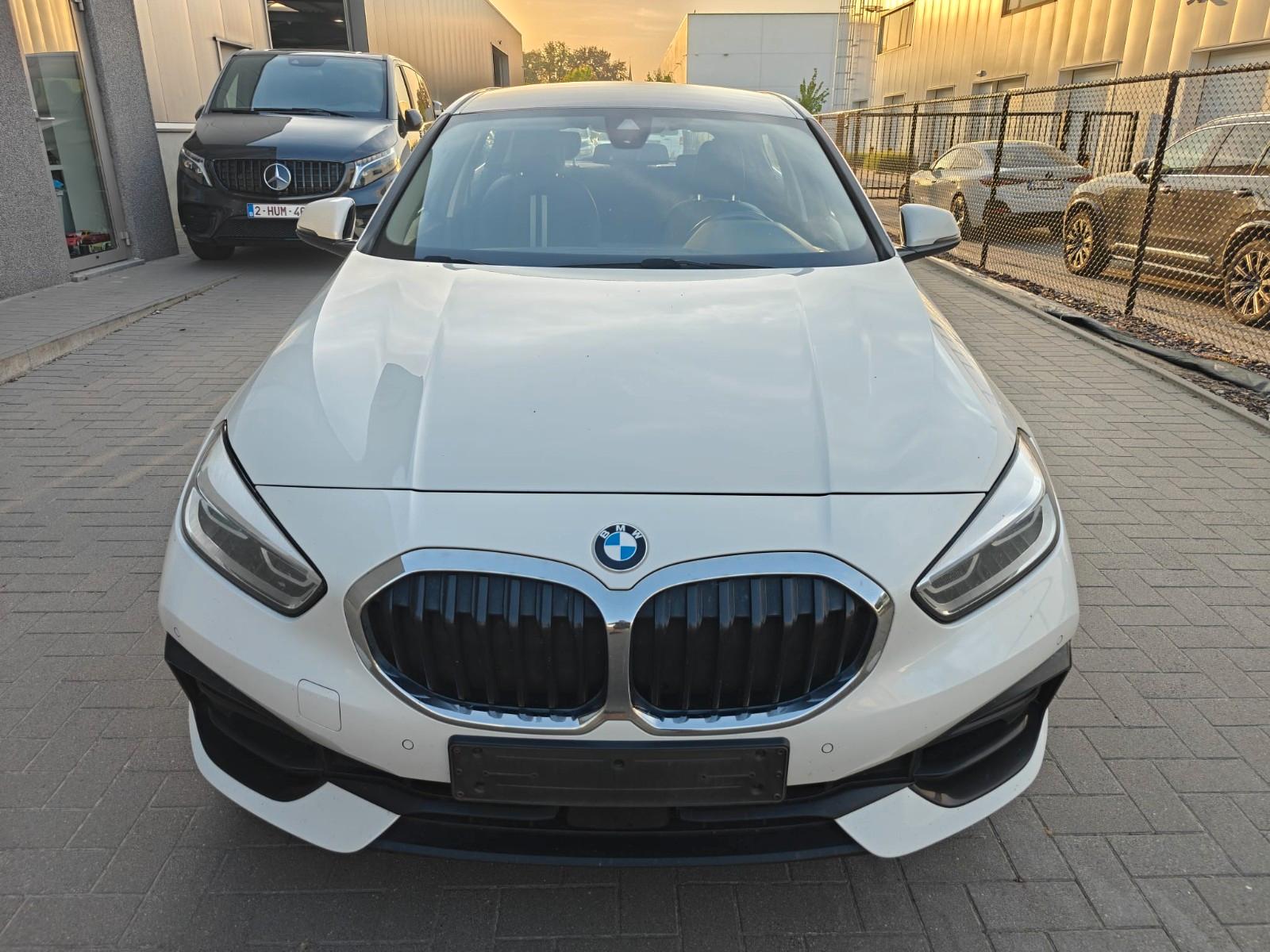 BMW 118i SPORTLINE F40 NAVI LED ALU 17