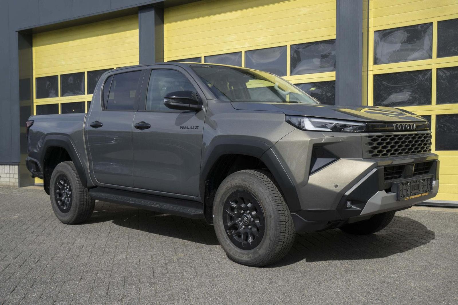 Toyota Hilux 2.8 D-4D MHEV Double Cab Auto 4WD Comfort