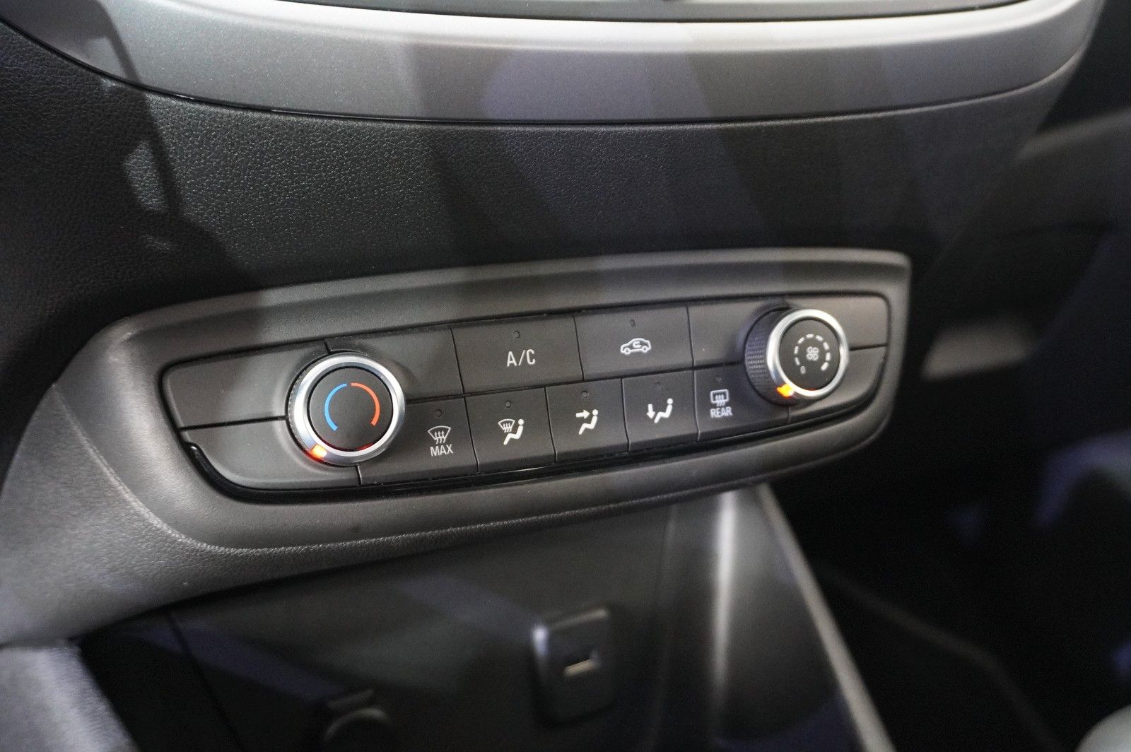 Fahrzeugabbildung Opel Crossland (X) 1.2 EDITION NAVI/LED/KAMERA/DAB+