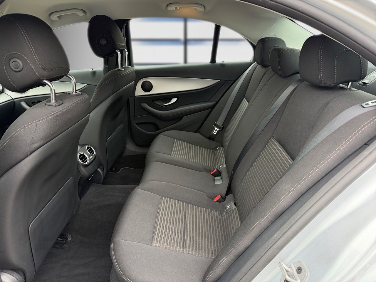 Fahrzeugabbildung Mercedes-Benz E 300 e AVANTGARDE+WIDESCREEN+DAB+LED+KAMERA+