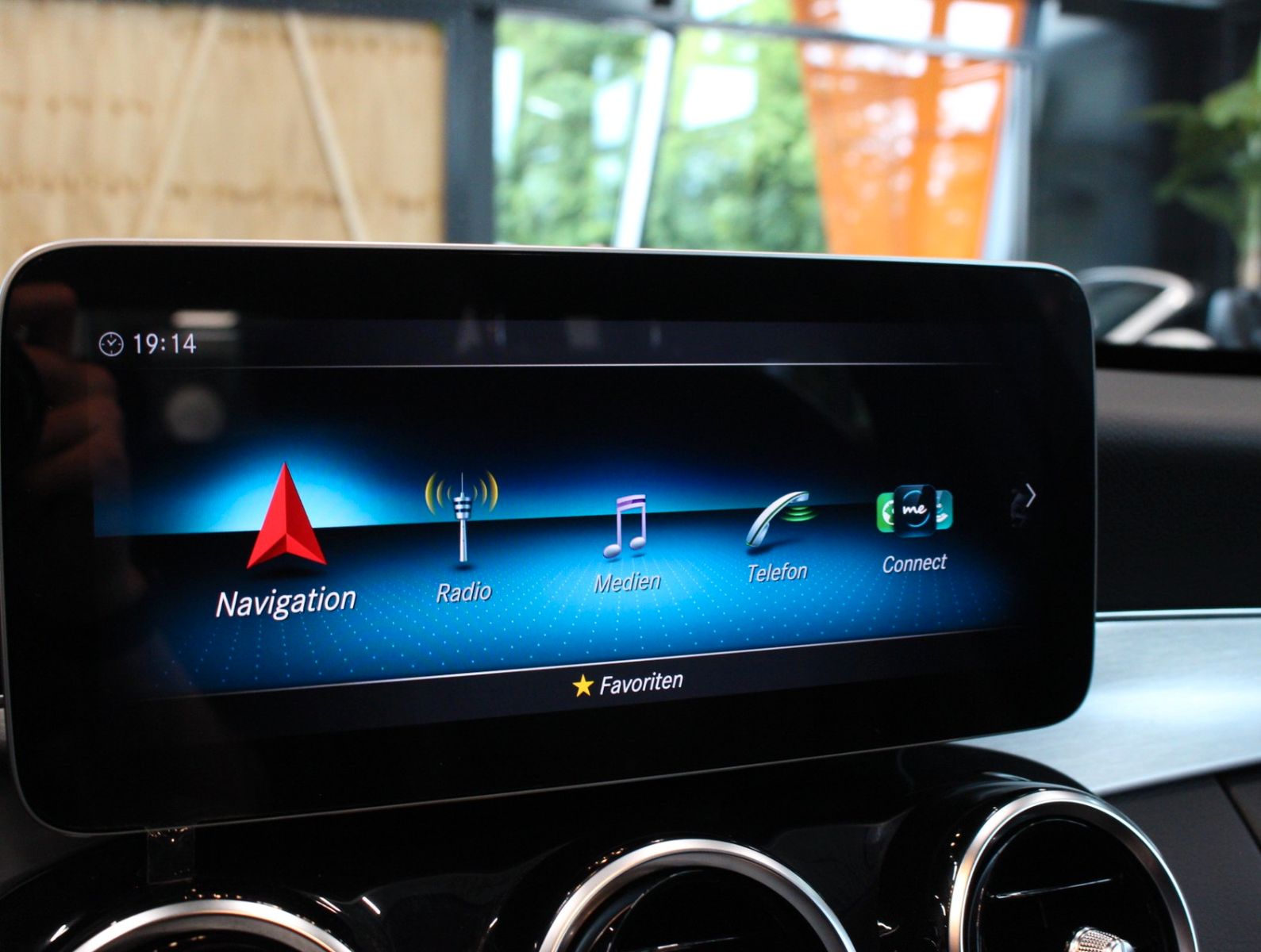 Fahrzeugabbildung Mercedes-Benz C 200 T Avantgarde Distronic*elekt. AHK*LED