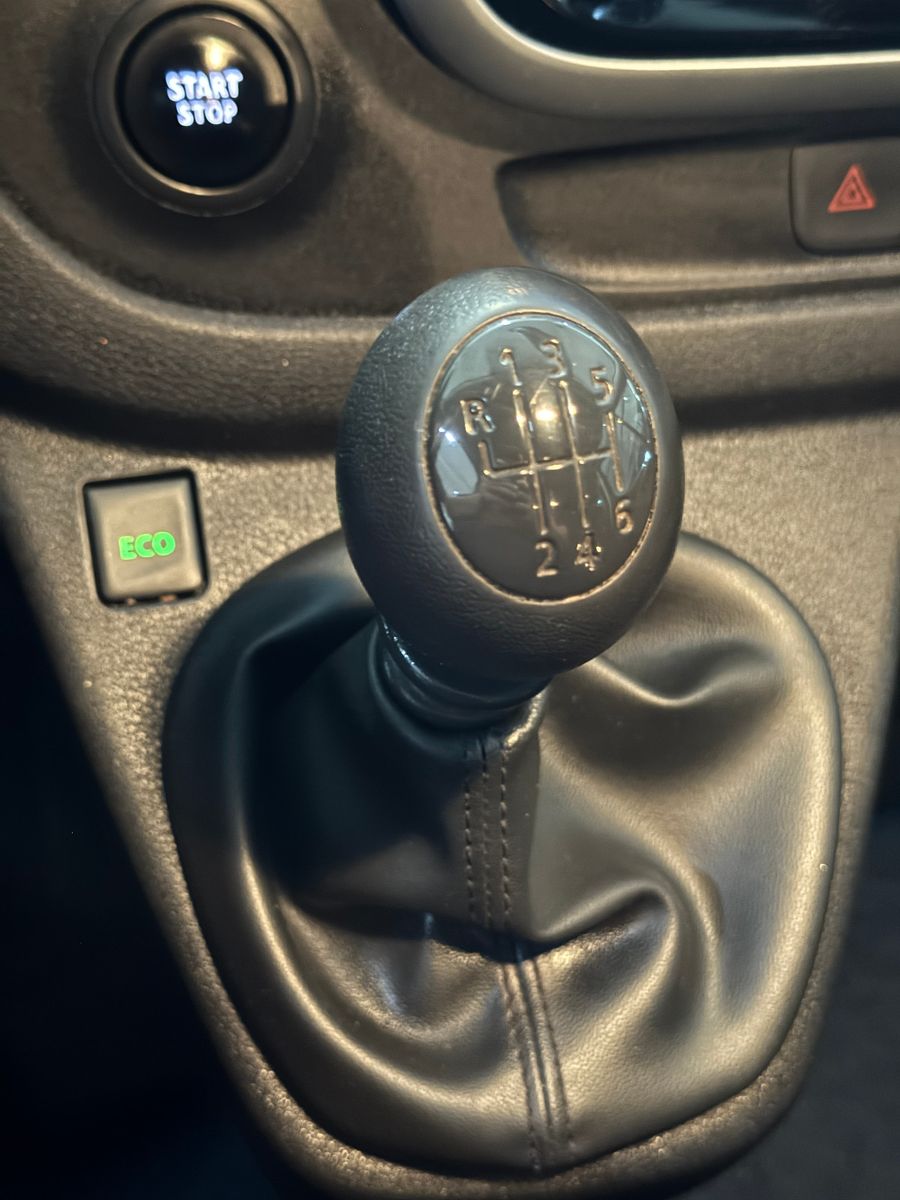 Fahrzeugabbildung Renault Trafic 1.6 DCI EXPRESSION 9-SITZER CAMPER STHDHZ
