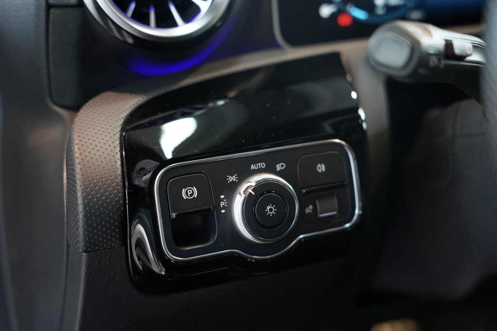 Mercedes Benz A 220