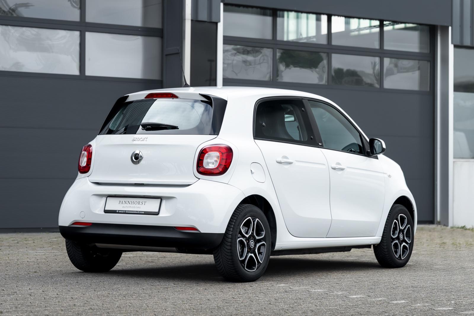 Smart ForFour Basis Leder schwarz Cool & Media LED