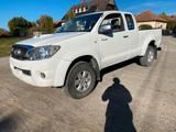 Toyota Hilux - Toyota Hilux in Frankfurt (Main)