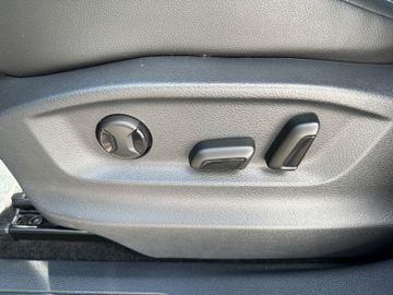 Fahrzeugabbildung Volkswagen Touran 2.0 TDI R Line Pano Leder ACC Standh. 18"