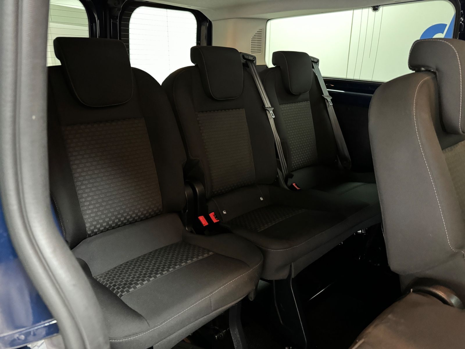 Fahrzeugabbildung Ford Transit Custom Kombi 320 L2 Trend