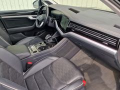 Fahrzeugabbildung Volkswagen Touareg Elegance 4Motion eHybrid Navi LED Leder