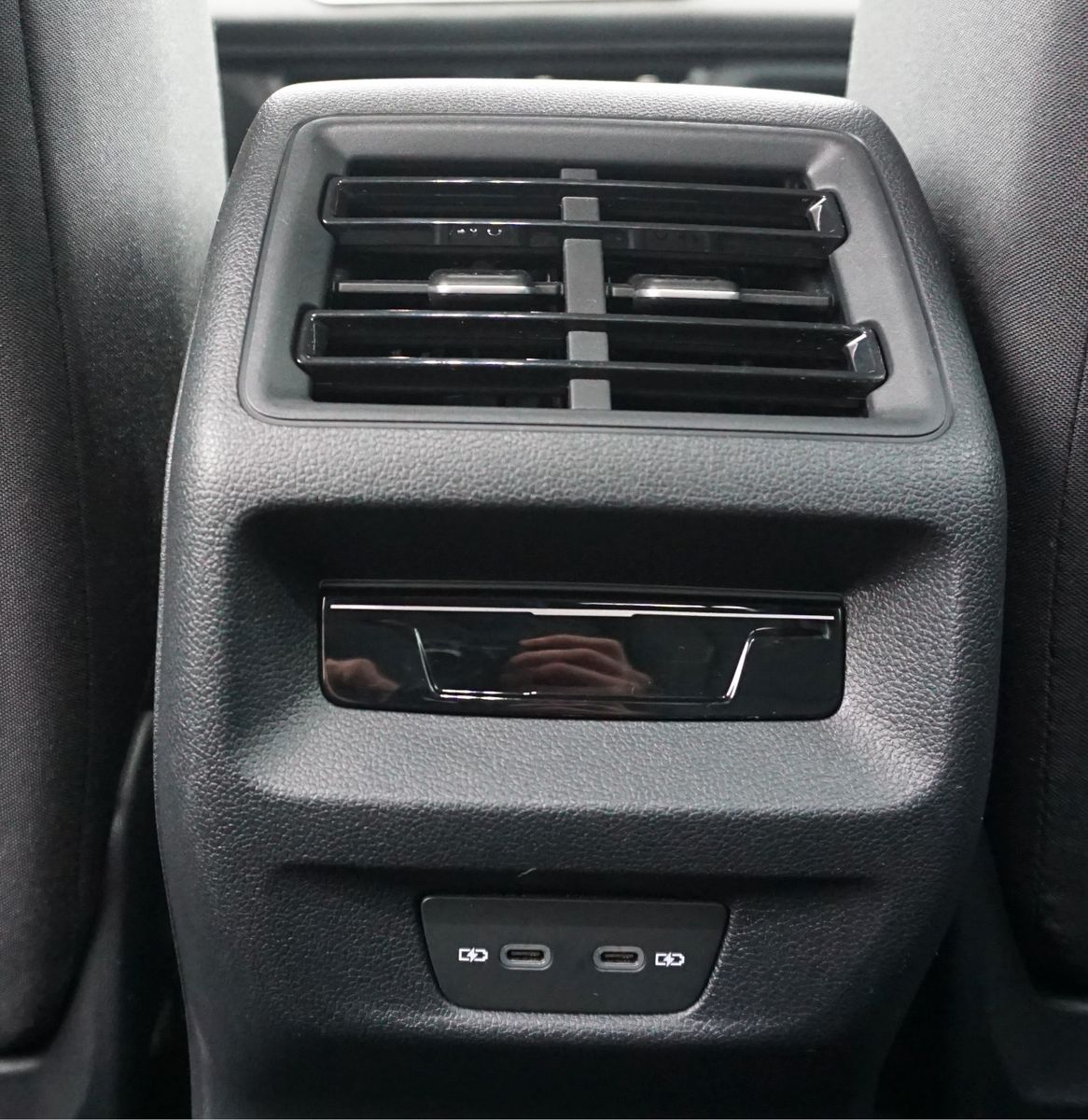 Fahrzeugabbildung Volkswagen Tiguan 2.0 TDI Kamera,Navi,LED, CarPlay, AHK el.