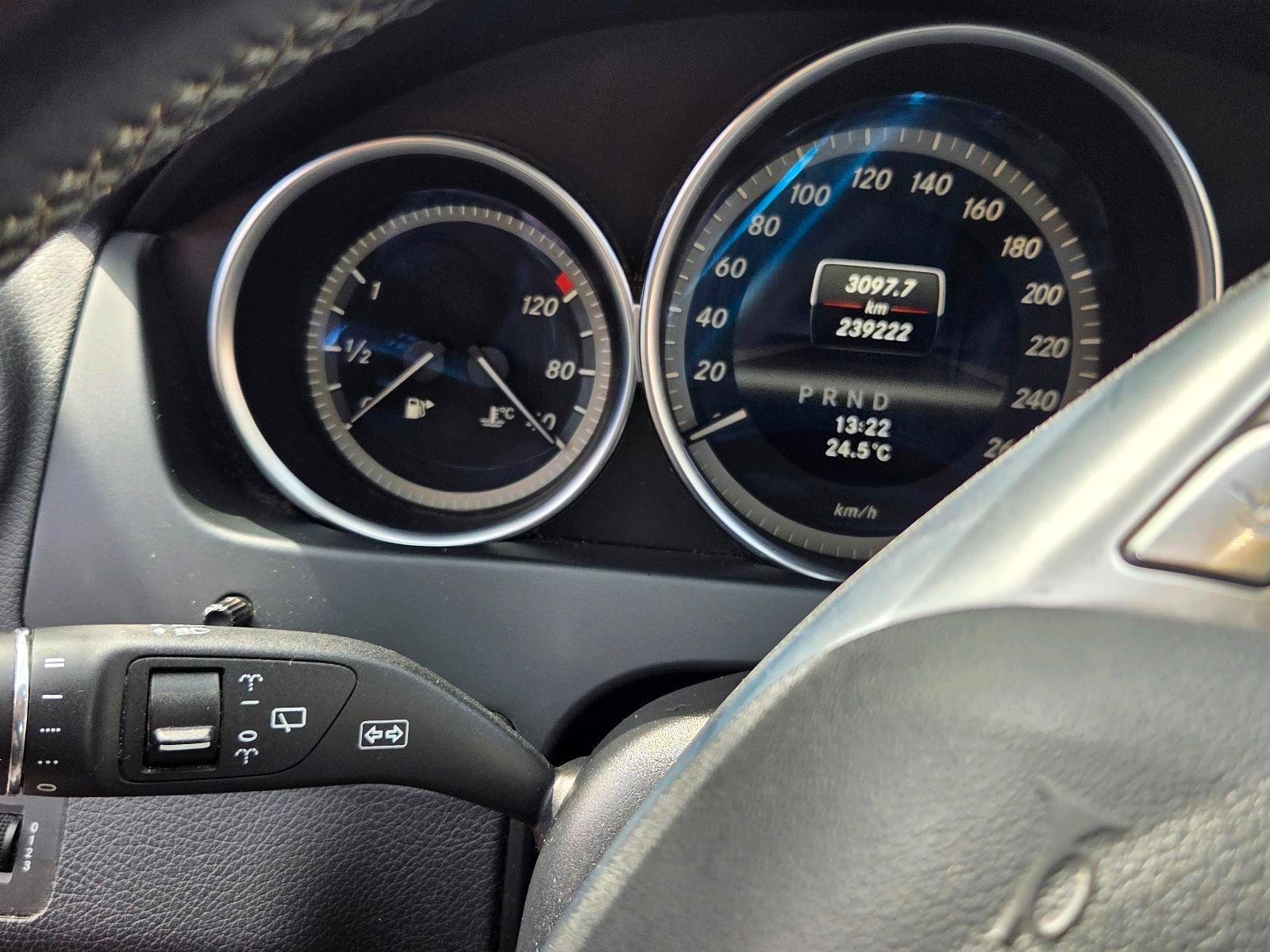 Mercedes-Benz 220 2012 — photo 9