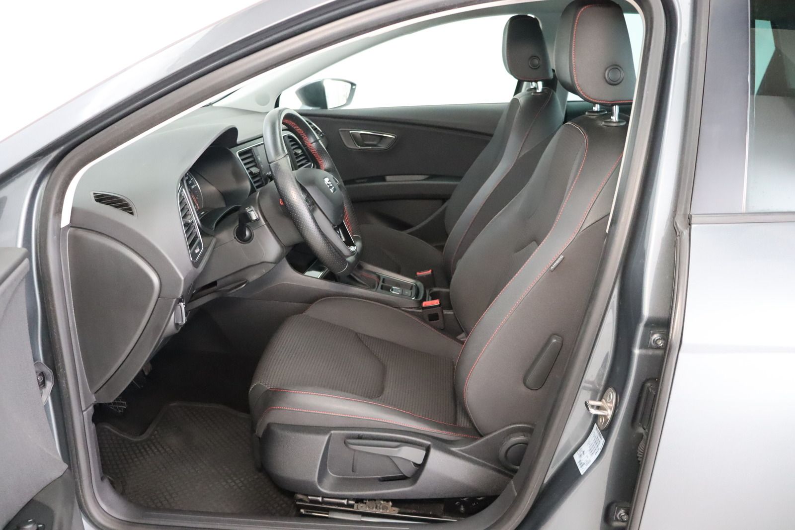 Fahrzeugabbildung SEAT Leon ST 1.4 FR LE 1. Hand * LED * Navi