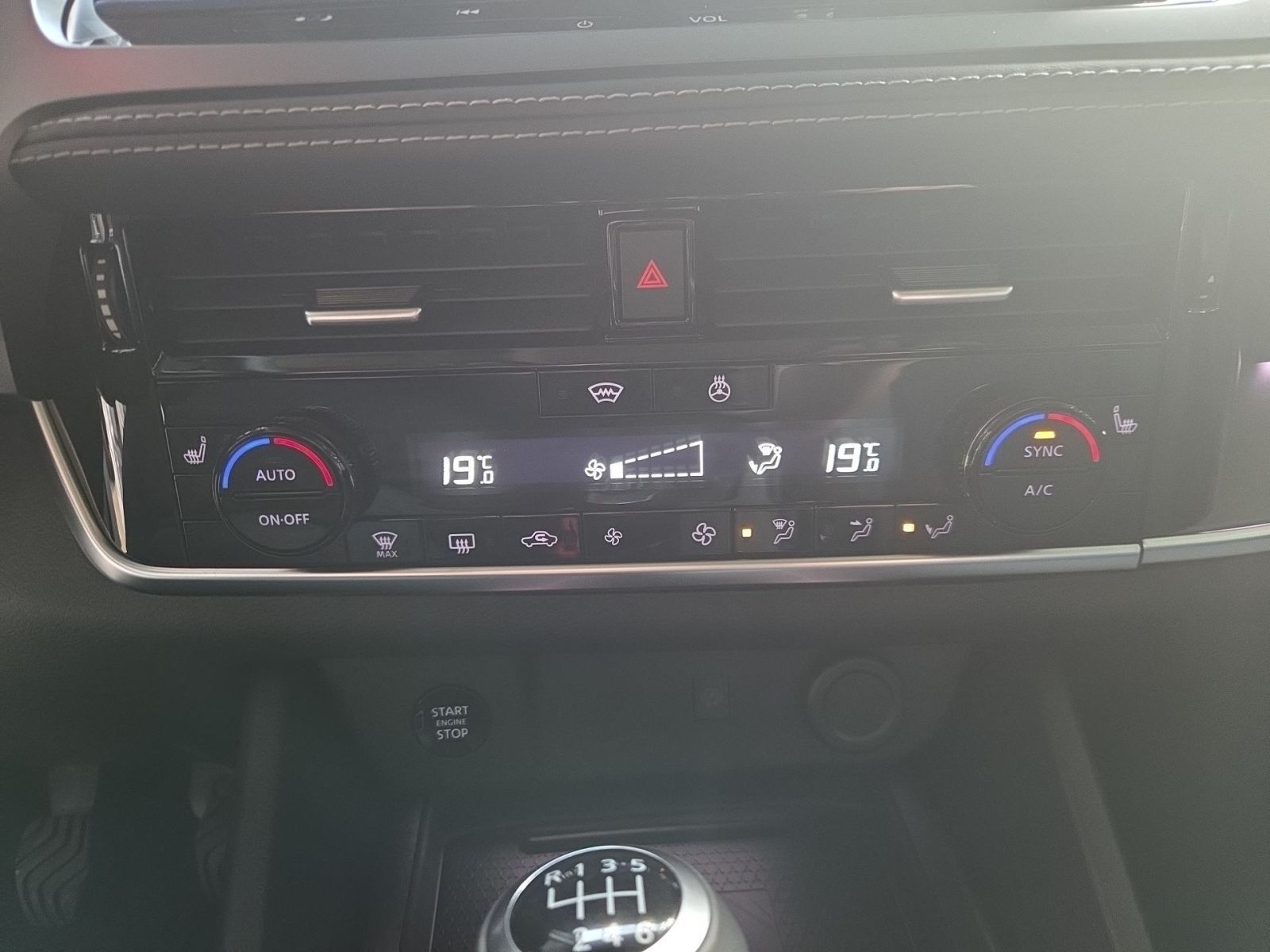 Fahrzeugabbildung Nissan Qashqai 1.3 DIG-T MHEV N-Connecta Schalter *NAVI