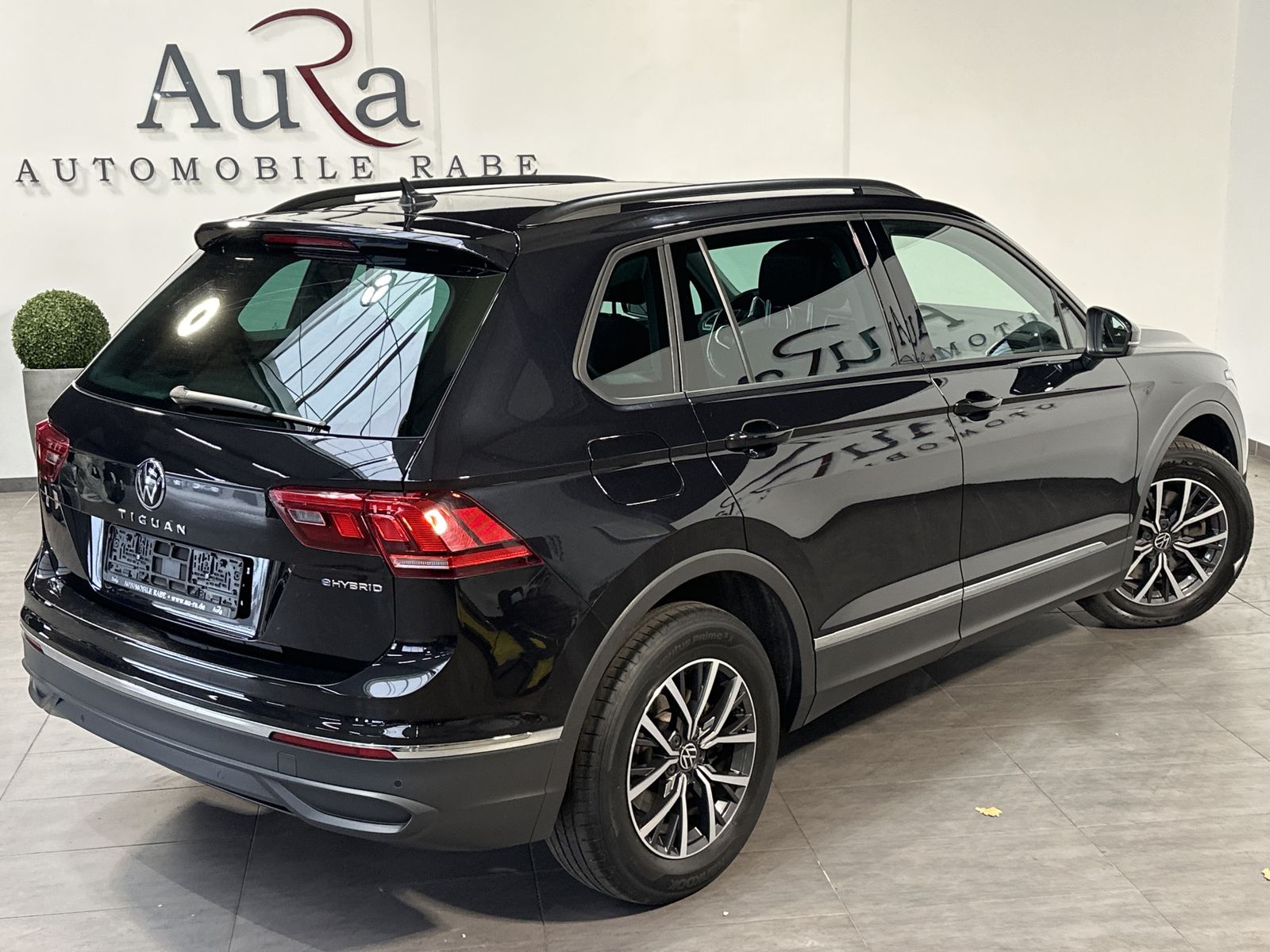 Fahrzeugabbildung Volkswagen Tiguan 1.4 eHybrid DSG Life NAV+LED+AHK+ACC+PANO