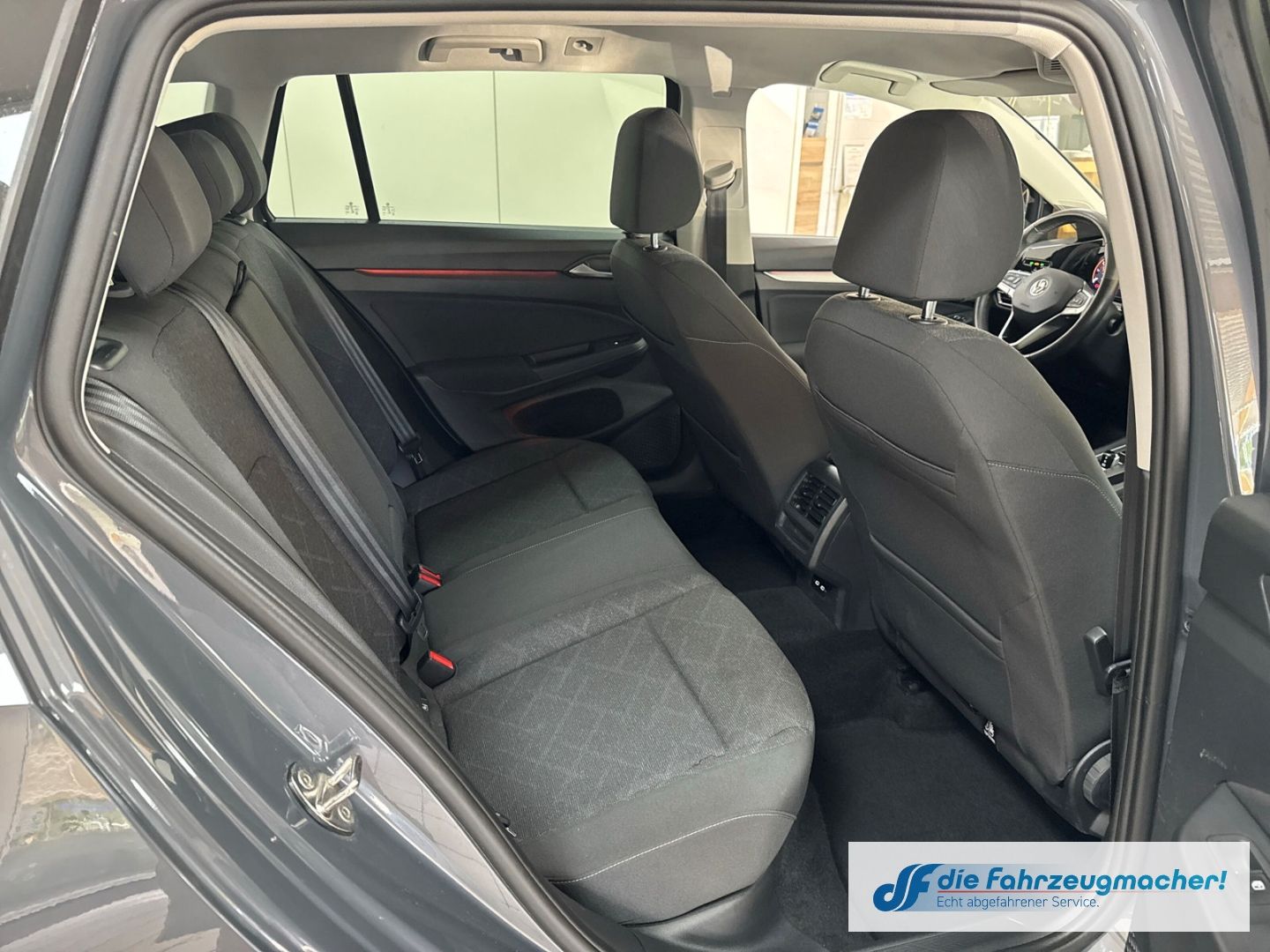 Fahrzeugabbildung Volkswagen Golf VIII Variant Life 2.0 TDI EU6d AHK-klappbar