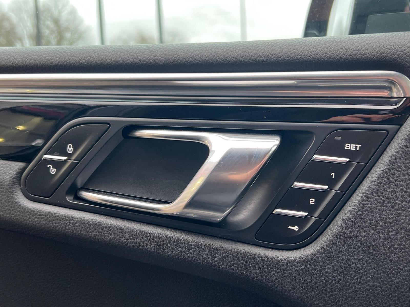 Porsche PCM