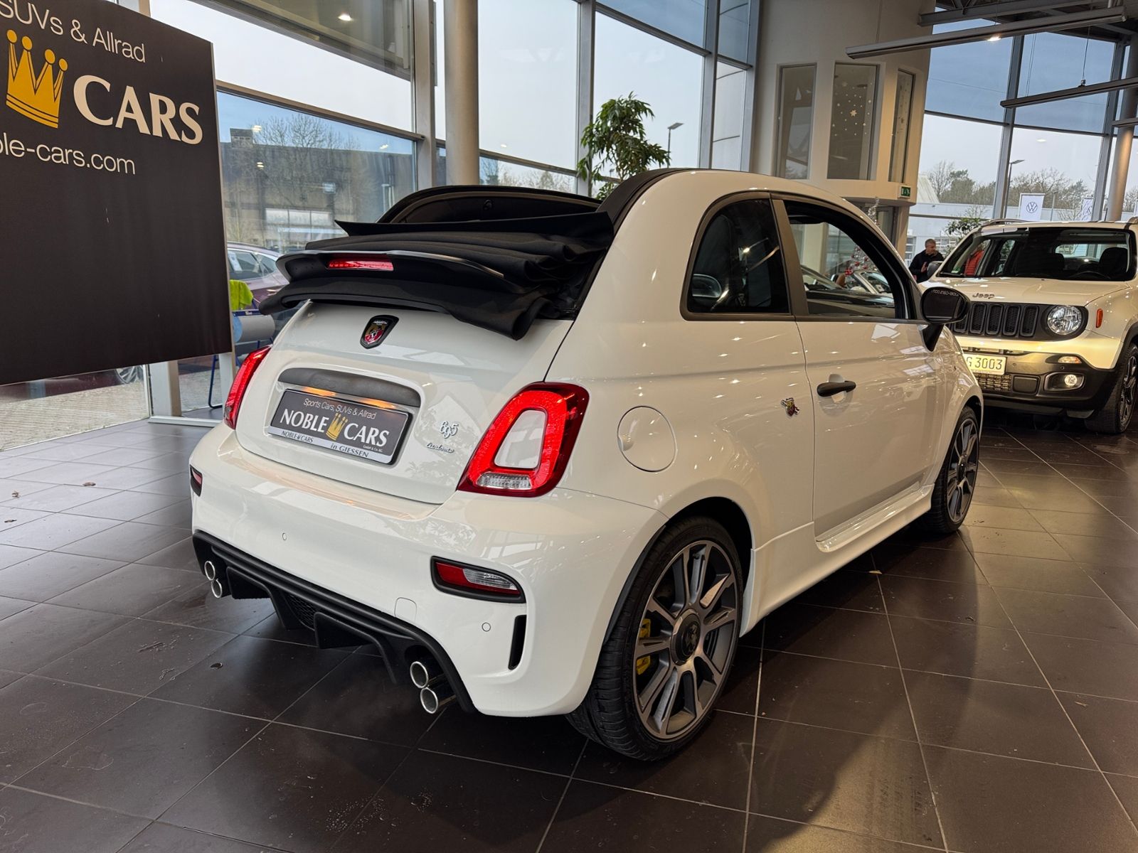 Fahrzeugabbildung Abarth 695C Turismo BEATS NAV DAB LEDER PDC ALU