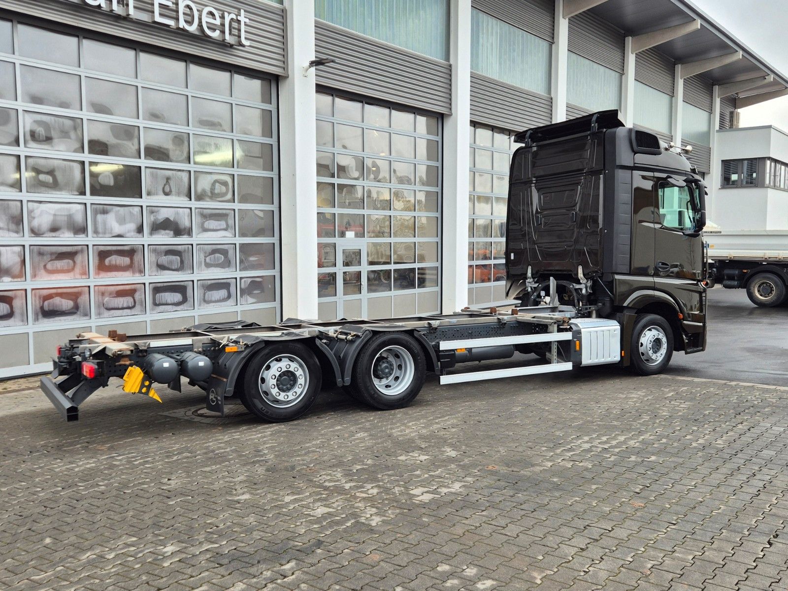 Fahrzeugabbildung Mercedes-Benz Actros 2543 LnR 6x2 Retarder