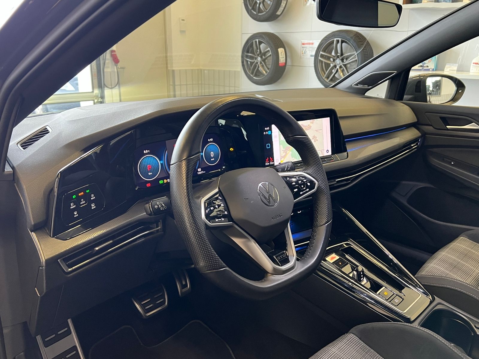Fahrzeugabbildung Volkswagen Golf VIII GTD 2.0 TDI DSG *IQ.Drive-Paket, AHK,