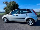 Ford Fiesta 1.4 16V Ghia, TÜV bis 31.03.2026 - Ford Fiesta aus 2002: Ghia