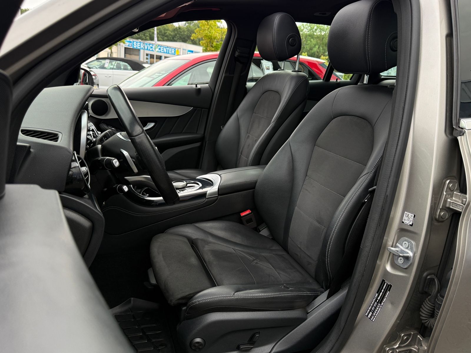Fahrzeugabbildung Mercedes-Benz GLC 220 d 4Matic AMG Line PANO LED NAV