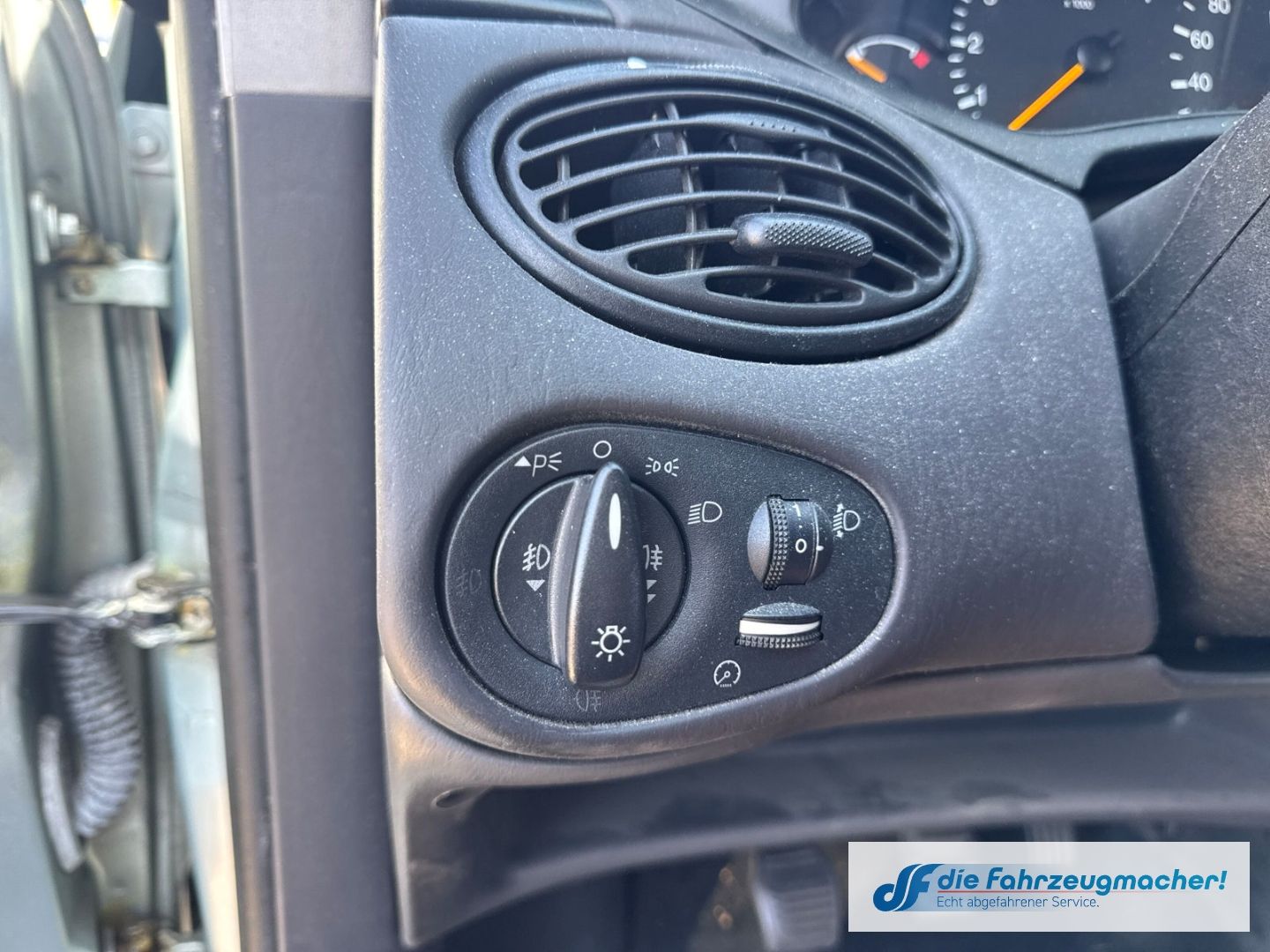 Fahrzeugabbildung Ford Focus Finesse Klima Beheizb. Frontsch. *EXPORT